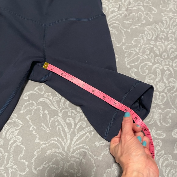 Lululemon Athletica Navy bike shorts size 4 - Picture 2 of 3